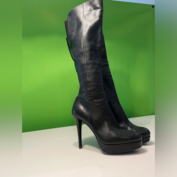 Stuart Weitzman stunning leather boots - note damage to heels - Picture 6 of 6